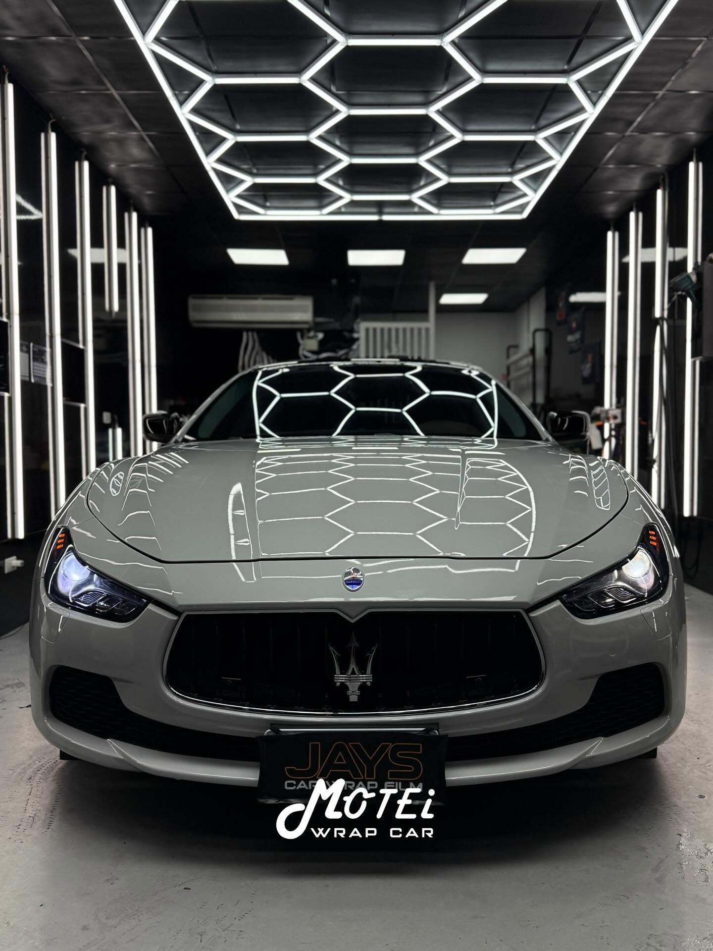 水泥灰 Maserati