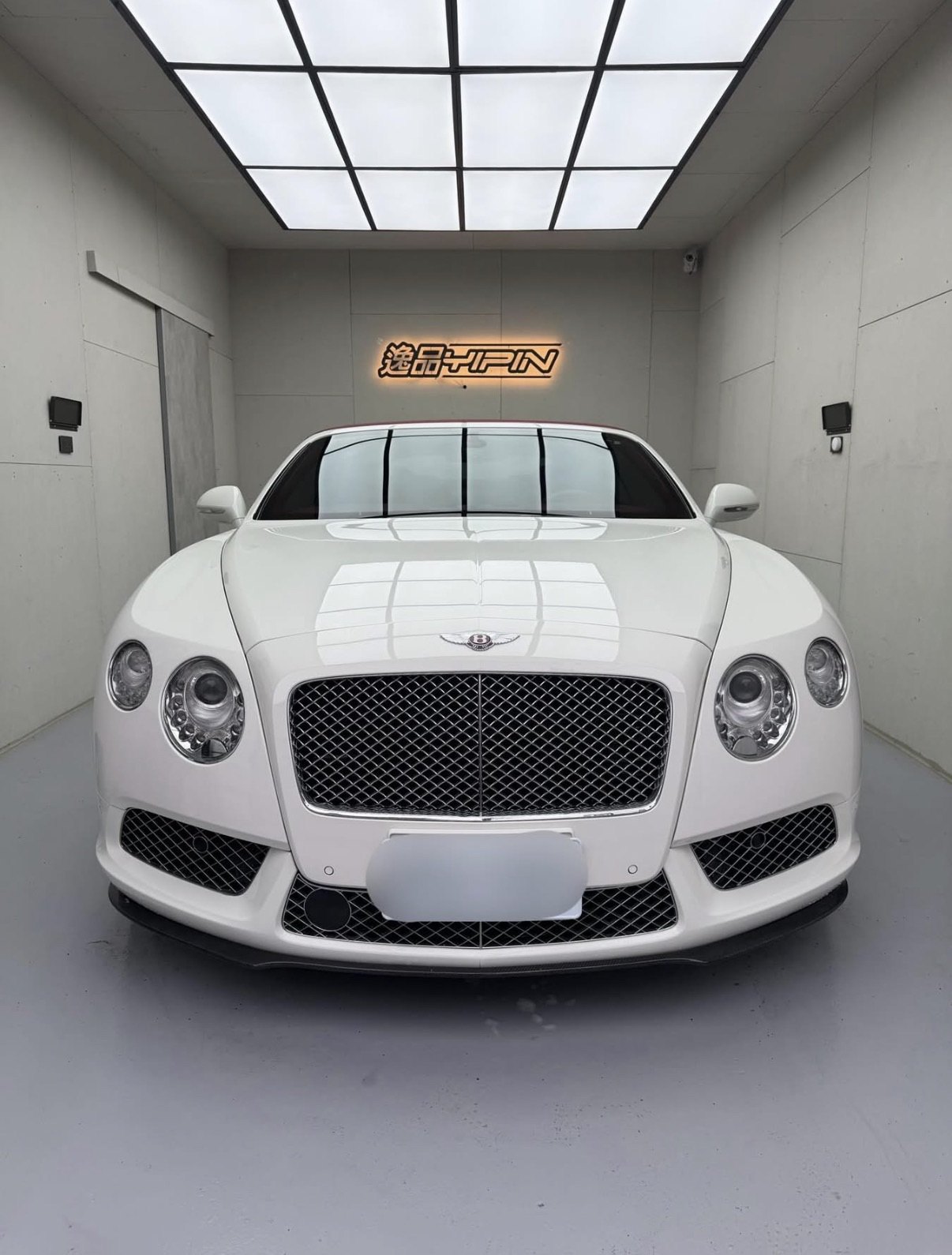 白色 Bentley・車體鍍膜成果